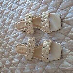 Women's Low heel Braided Cream colored Slip on Sandal Size 8.5